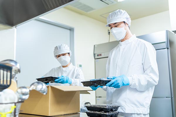 衛生管理の行き届いた給食工場